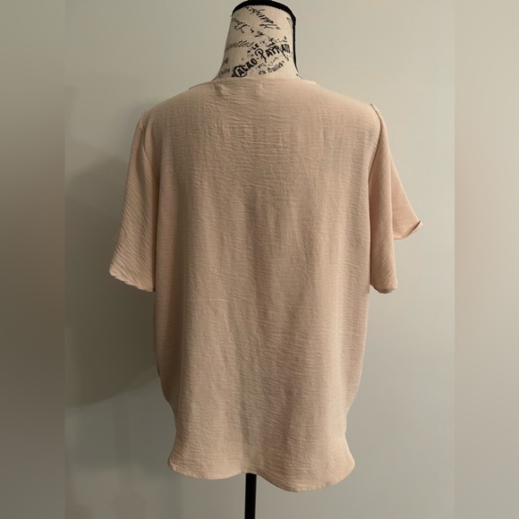🚨GILLI Short Sleeve Surplice Blouse in Oatmeal colour - size L - Picture 3 of 6